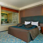 Pera Tulip & Hotel 4*