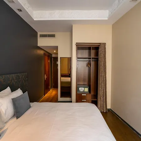 Pera Tulip & 4*