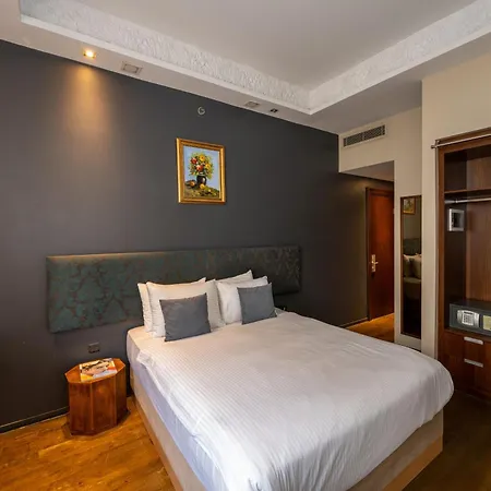 Hotel Pera Tulip & Hb 4*