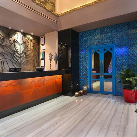 Pera Tulip & Hb Hotel