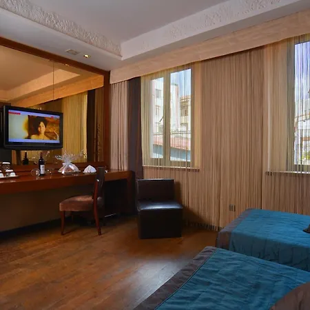 Pera Tulip & Hb Hotel 4*