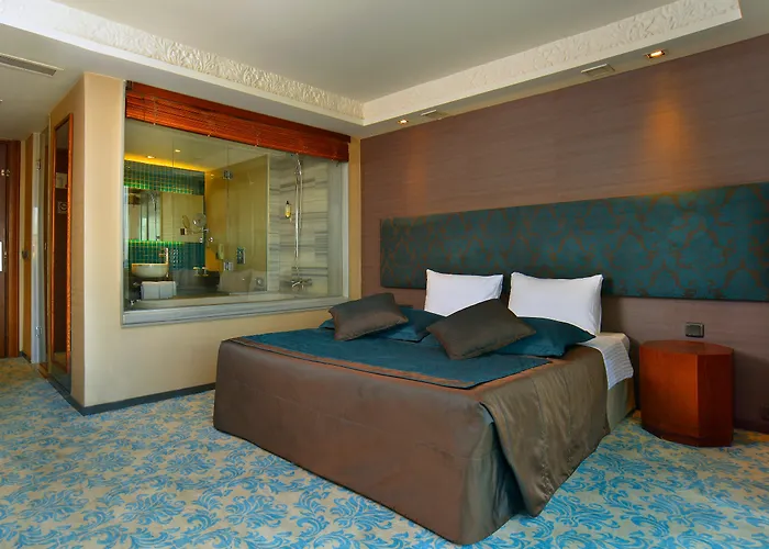 Pera Tulip & فندق 4*