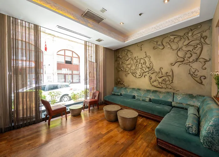 فندق Pera Tulip & 4*