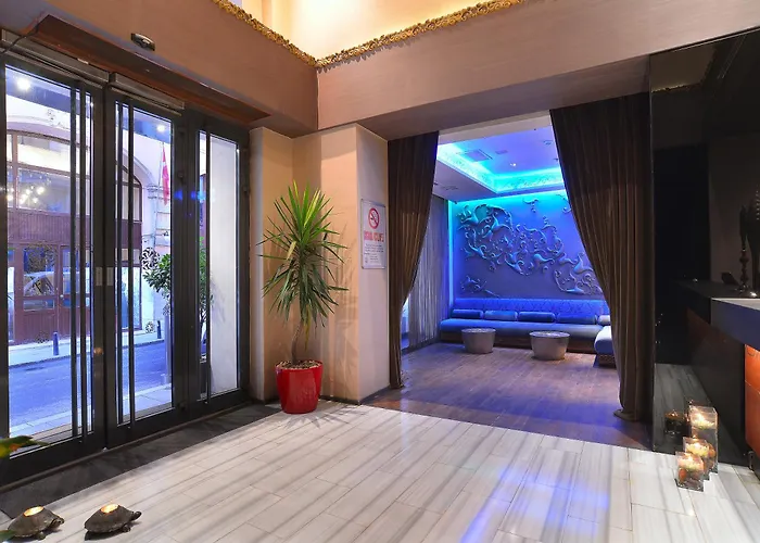 Pera Tulip & فندق