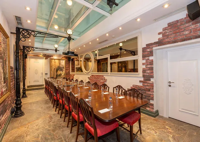 Pera Tulip & فندق 4*