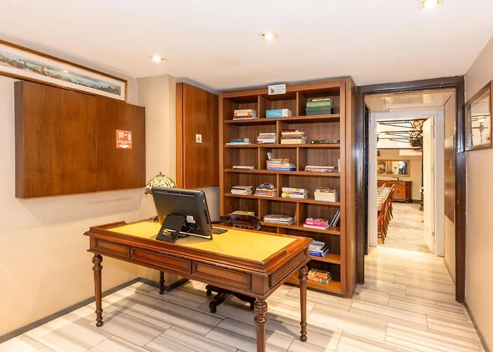 فندق Pera Tulip & 4*