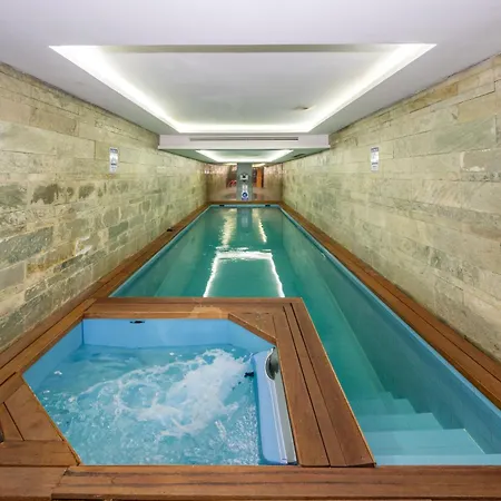 Pera Tulip & Hotell 4*