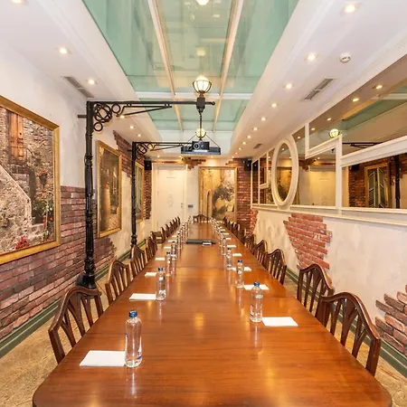 Pera Tulip & Hotell 4*