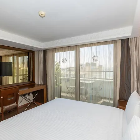 Pera Tulip & Hotel