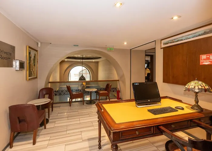 Pera Tulip & Отель Стамбул