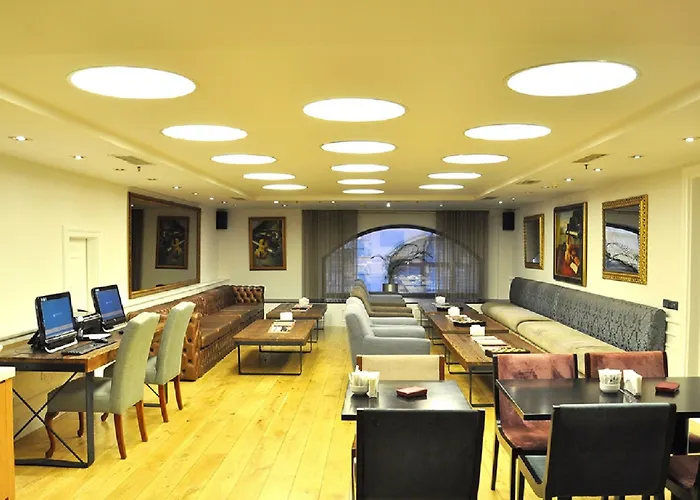 Pera Tulip & Отель Стамбул