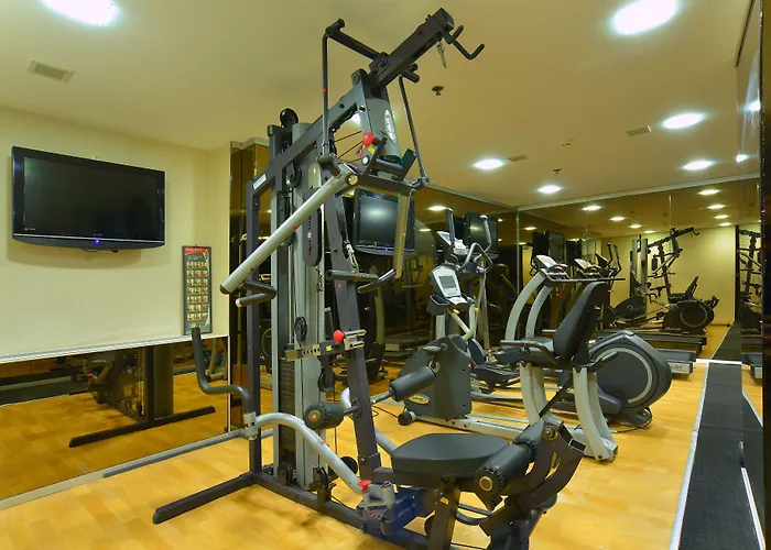 Pera Tulip & Отель